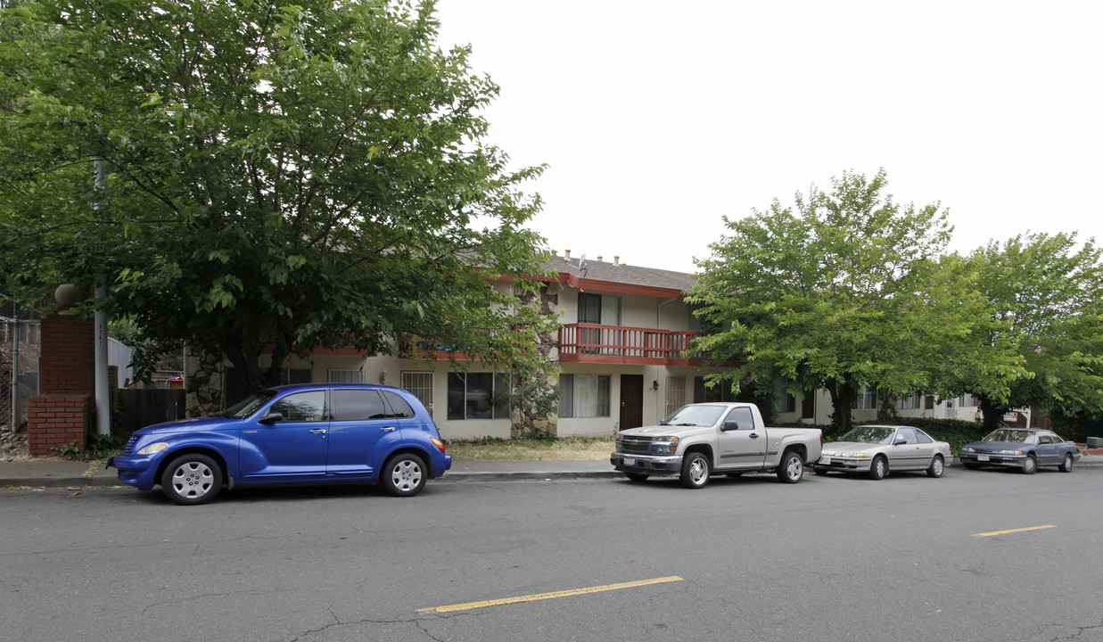 Stone Crest Apartments in Vallejo, CA - Building Photo