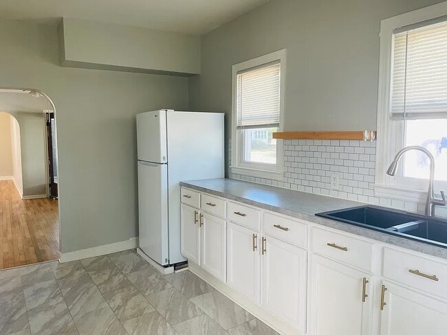 1403 Columbus Ave, Unit First Floor Unit