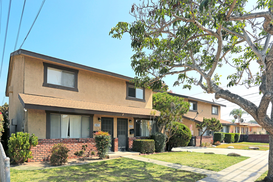 The Dakotas in Downey, CA - Building Photo