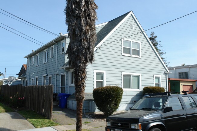 6117 Fresno Ave in Richmond, CA - Foto de edificio - Building Photo