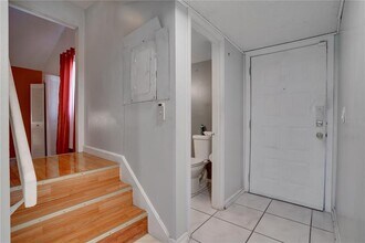 6338 Newtown Cir in Tampa, FL - Building Photo - Building Photo
