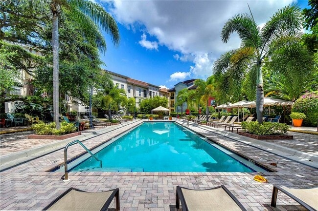 2410 W Azeele St in Tampa, FL - Building Photo - Building Photo