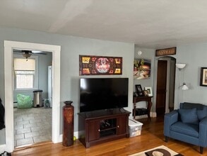 7 Weymouth St, Unit 1 in Saco, ME - Building Photo - Building Photo