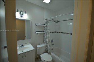 4637 SW 1st St in Coral Gables, FL - Foto de edificio - Building Photo