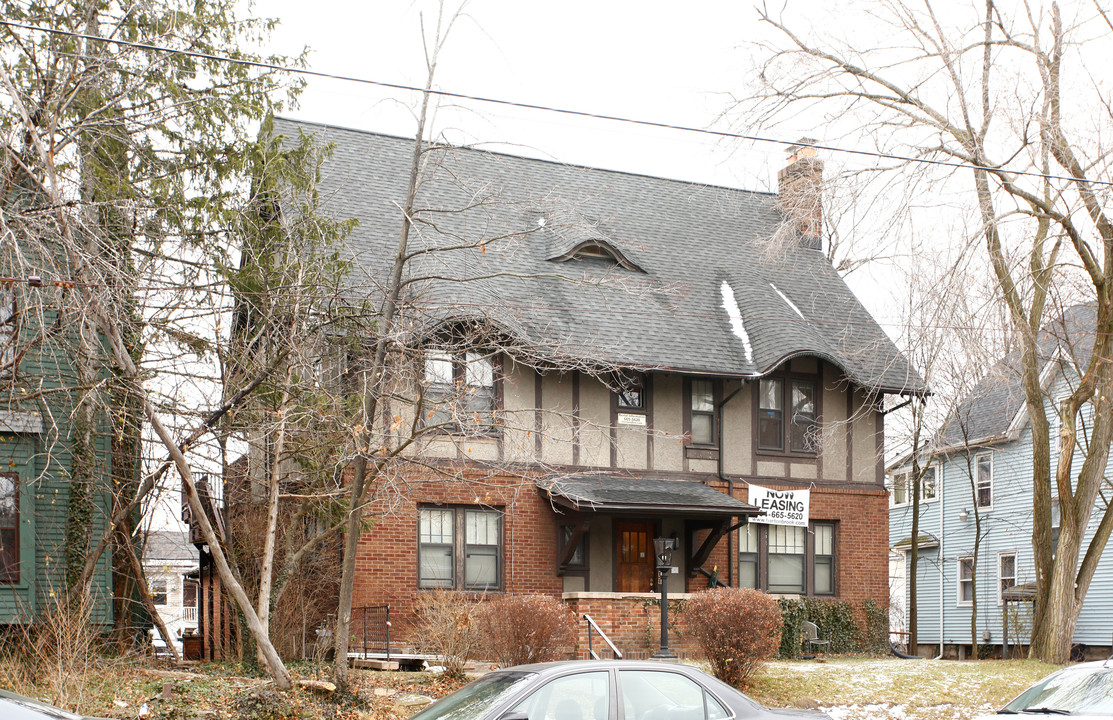 833 E University Ave in Ann Arbor, MI - Foto de edificio