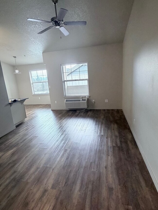 13040 SW Dickson St in Portland, OR - Building Photo - Building Photo