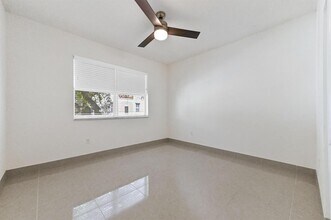 6020 W Sample Rd, Unit 204 in Coral Springs, FL - Foto de edificio - Building Photo