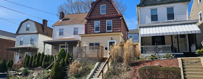 732 Boggs Ave in Pittsburgh, PA - Building Photo - Building Photo