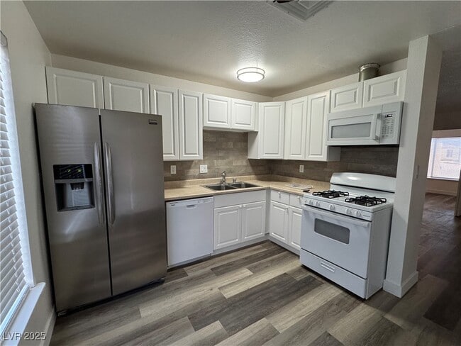 7112 Forest Vista St in Las Vegas, NV - Building Photo - Building Photo