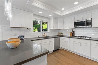 6021 Snake Rd in Oakland, CA - Building Photo - Building Photo