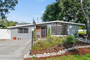 2407 S Lois Ave in Tampa, FL - Building Photo