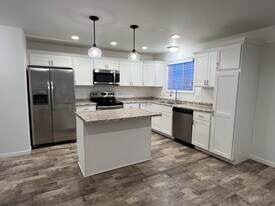 5878 36th St S in Fargo, ND - Building Photo