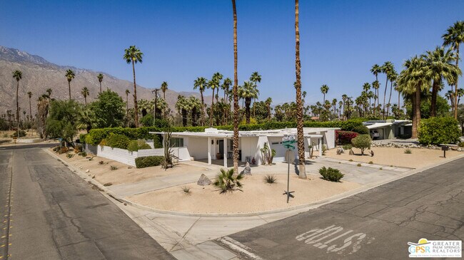 695 Roxbury Dr in Palm Springs, CA - Building Photo - Building Photo