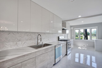 17 Roslyn Dr in Ocean Township, NJ - Building Photo - Building Photo