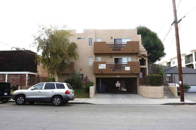 6924 Vesper Ave in Van Nuys, CA - Building Photo - Building Photo