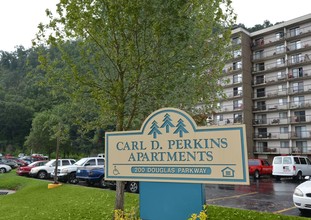 Carl D. Perkins in Pikeville, KY - Foto de edificio - Building Photo