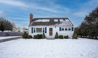 27 Campbell Dr in Agawam, MA - Building Photo