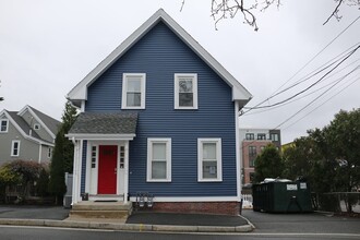 114 Ash St-Unit -2 in Reading, MA - Building Photo - Building Photo