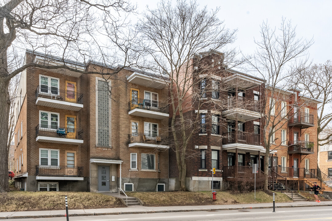 887 Sainte Foy Ch in Québec, QC - Building Photo