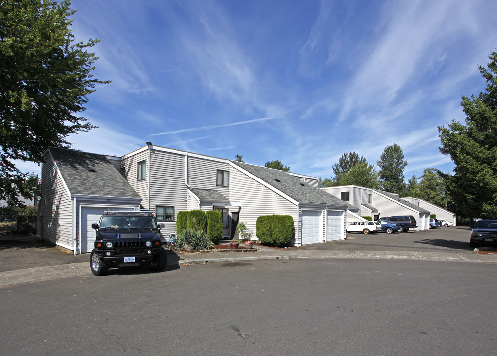 Sunrise Apartments in Milwaukie, OR - Building Photo