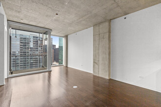 600 N Fairbanks Ct in Chicago, IL - Building Photo - Building Photo