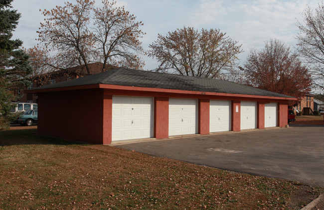 475 Walter St in Prescott, WI - Foto de edificio - Building Photo