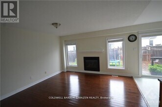 252 Moss Grove St in Ottawa, ON - Building Photo - Building Photo