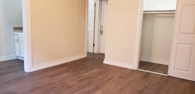 1185 E Vernon Ave in Los Angeles, CA - Building Photo - Building Photo