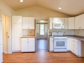 1246 E 3300 North Rd in Mansfield, IL - Building Photo - Building Photo