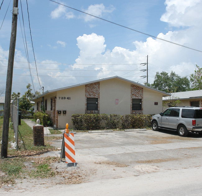 739-749 NW 14th Way in Fort Lauderdale, FL - Building Photo - Building Photo