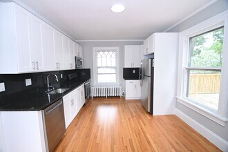 137 Deer Hill Ave in Danbury, CT - Building Photo - Building Photo