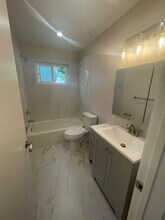 600 E Harvard Rd-Unit -C in Burbank, CA - Building Photo - Building Photo