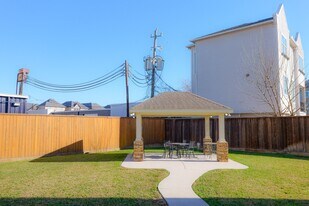 1314 Sherwood Springs Ln in Houston, TX - Building Photo