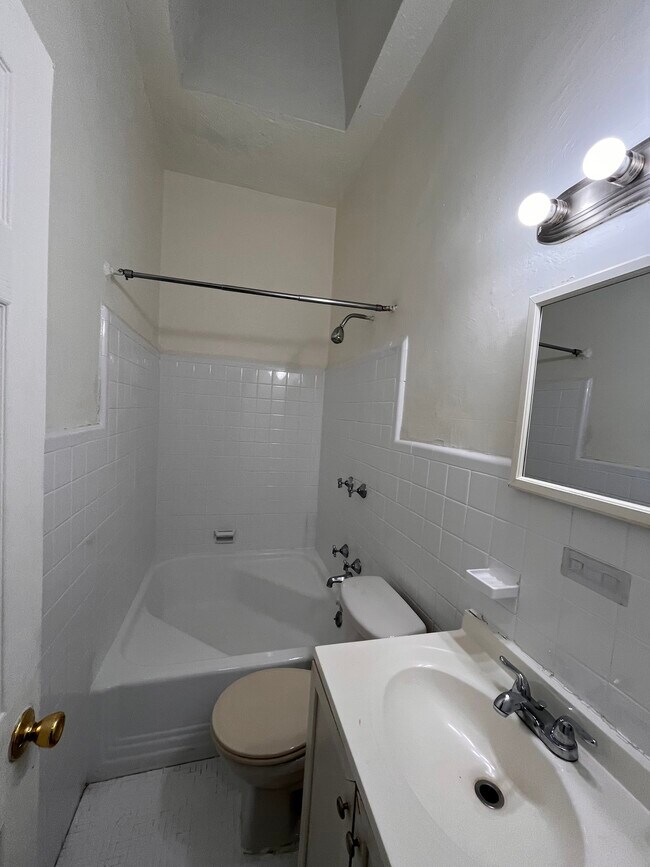 186 Ocean Ave, Unit 3 in Jersey City, NJ - Building Photo - Building Photo