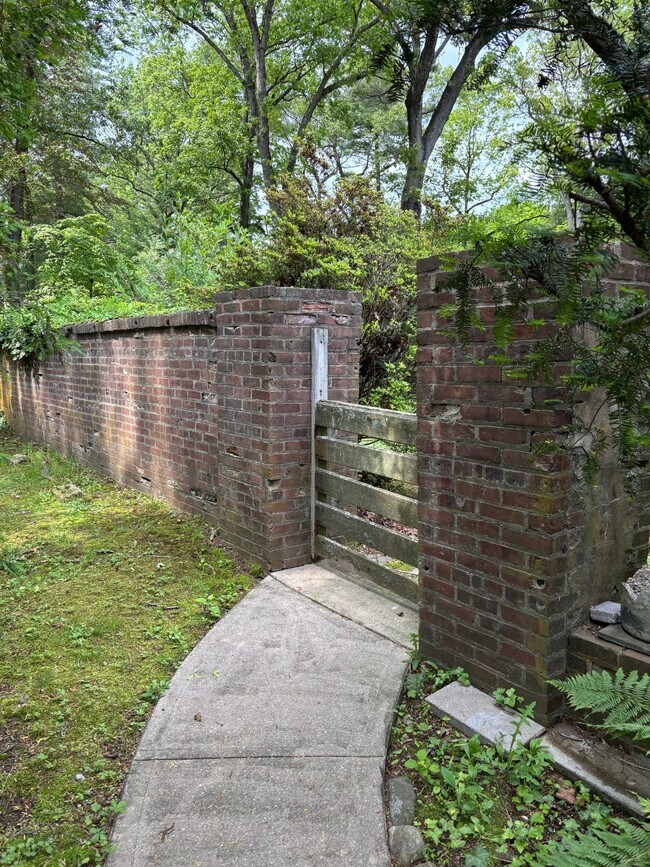 68-0 1 Wheatley Rd in Old Westbury, NY - Building Photo - Building Photo