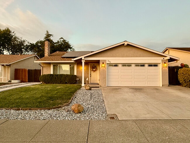 233 Randall Ave in Vacaville, CA - Building Photo - Building Photo