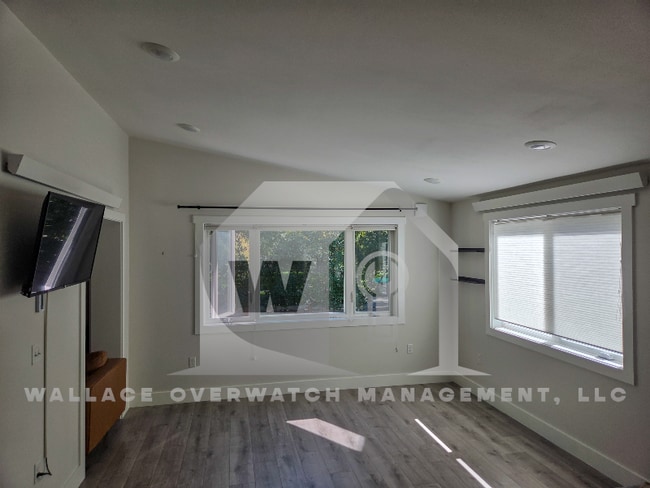 108 3rd Ave E in Three Forks, MT - Foto de edificio - Building Photo