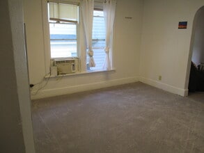 105 Hanover St, Unit #4 in Mankato, MN - Foto de edificio - Building Photo