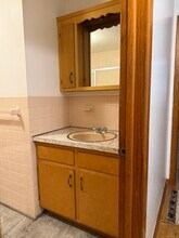 72 Victoria Rd in New Britain, CT - Building Photo - Building Photo