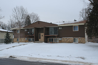 209 Clay St in Anoka, MN - Foto de edificio - Building Photo