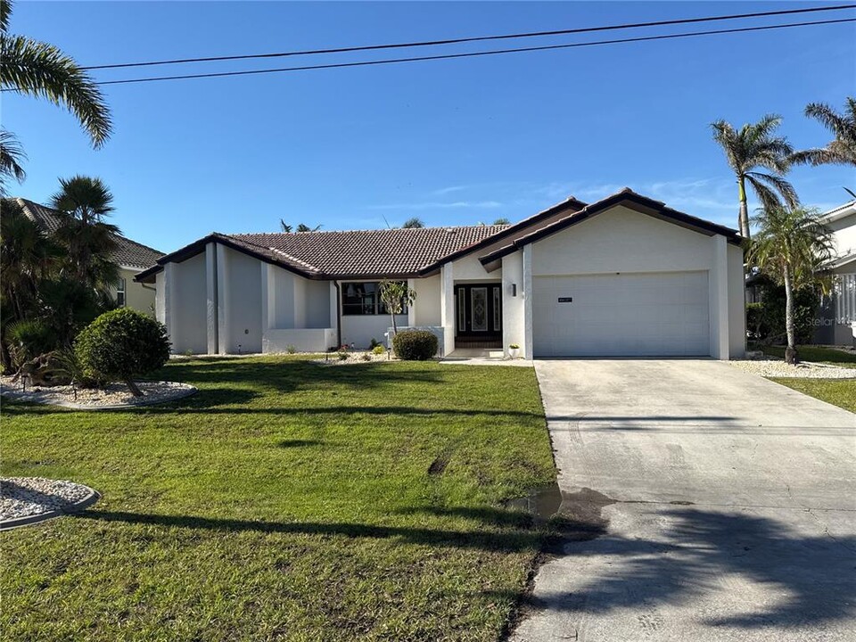 454 Monaco Dr in Punta Gorda, FL - Building Photo