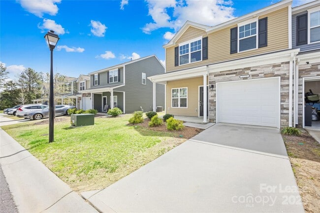 15235 Wrights Crossing Dr in Charlotte, NC - Building Photo - Building Photo