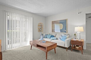 Country Hollow Apartments in Tulsa, OK - Building Photo