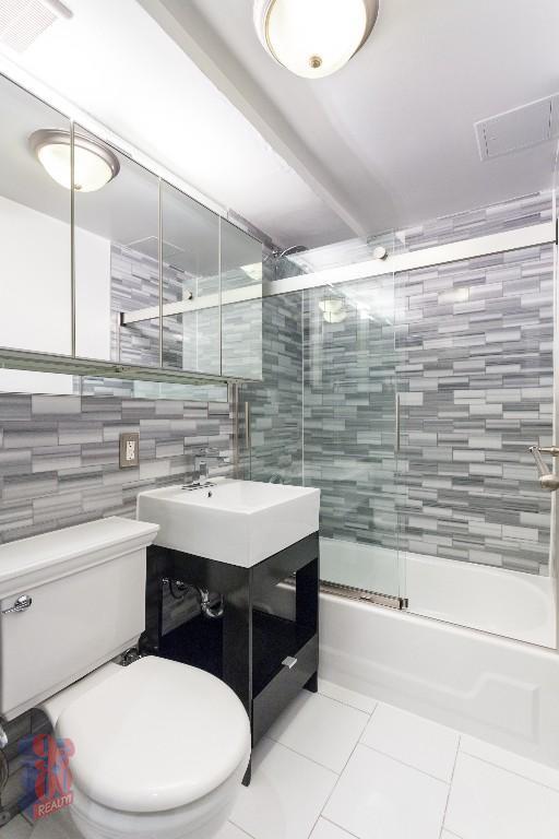 334 E 6th St in New York, NY - Building Photo - Building Photo