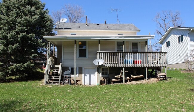property at 533 W Kinne St