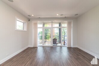 1420 W Chestnut St, Unit 2 in Chicago, IL - Building Photo - Building Photo