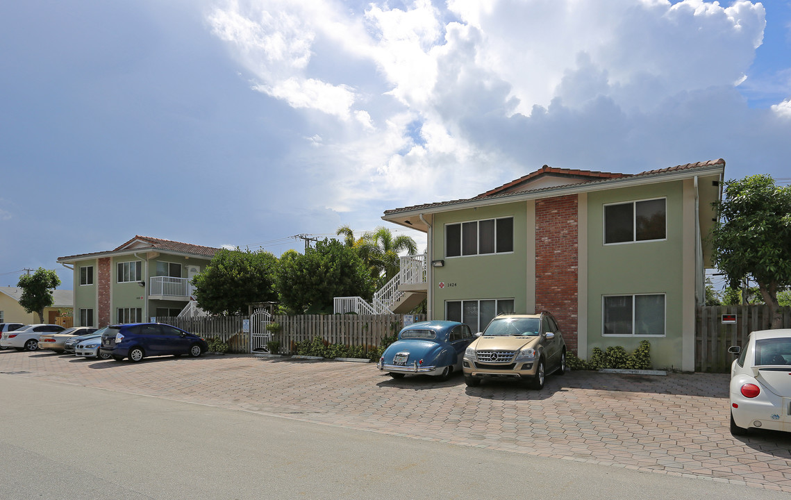 1424-1430 Holly Heights Dr in Fort Lauderdale, FL - Building Photo