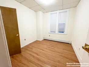 1572 Tremont St, Unit 1 in Boston, MA - Building Photo - Building Photo