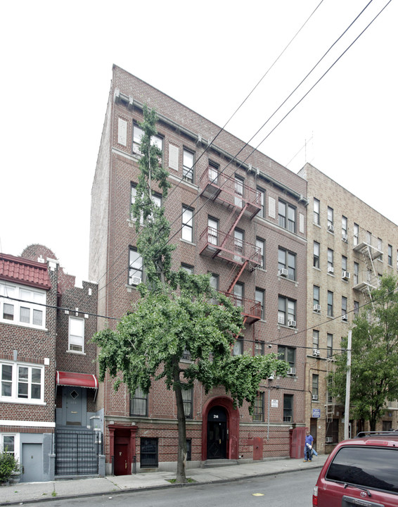 314 E 196th St in Bronx, NY - Building Photo