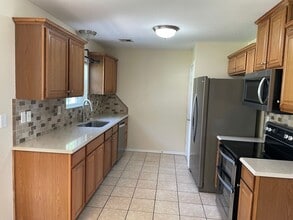 511 Brookfield Dr in Centerton, AR - Building Photo - Building Photo